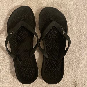 Black under armor flip flops size 8.5